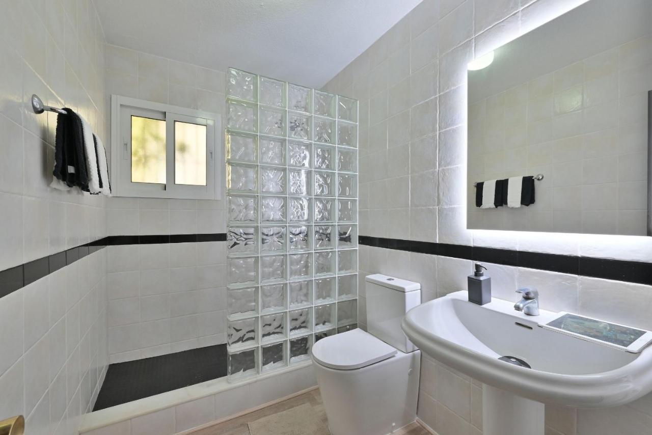 Bungalow With Large Terrace In A Quiet Park - Beach Nearby Sitio de Calahonda Exterior photo