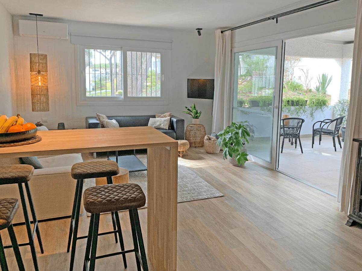 Bungalow With Large Terrace In A Quiet Park - Beach Nearby Sitio de Calahonda Exterior photo